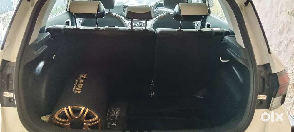 Hyundai Venue E Plus 2024 Petrol 6800 Km Driven With Sunroof