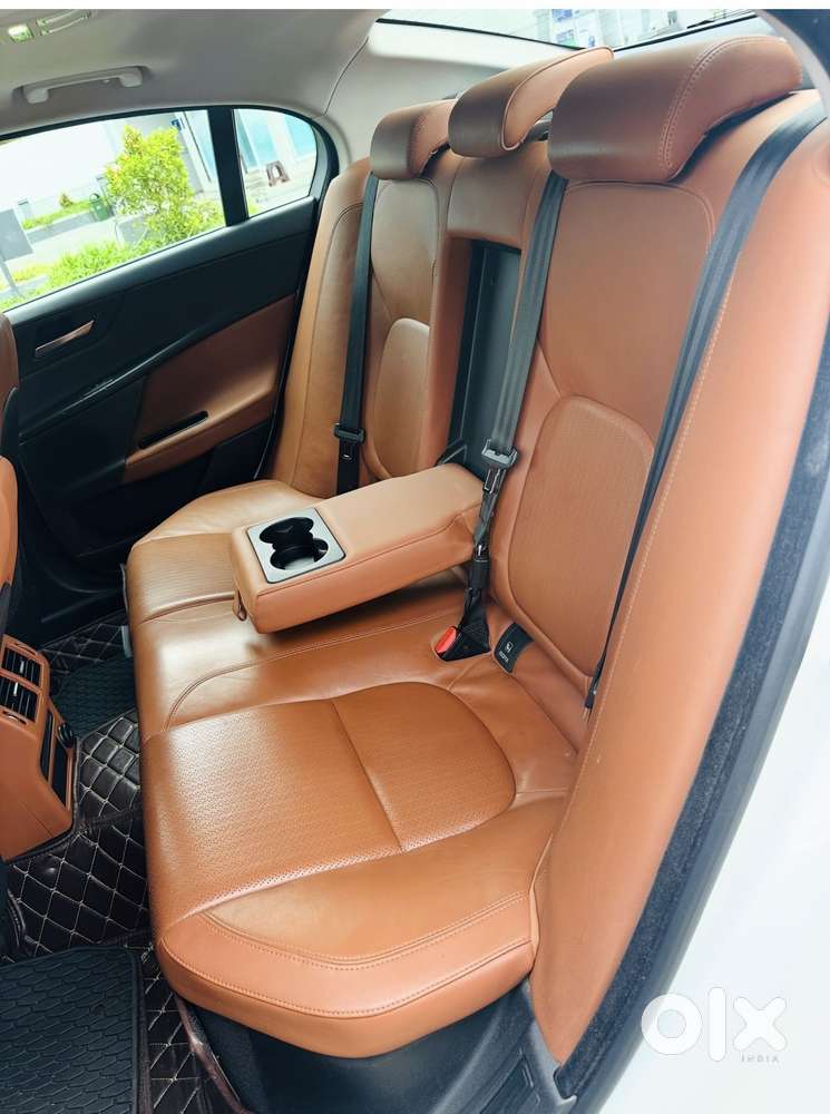 Jaguar Xe Portfolio, 2017, Diesel
