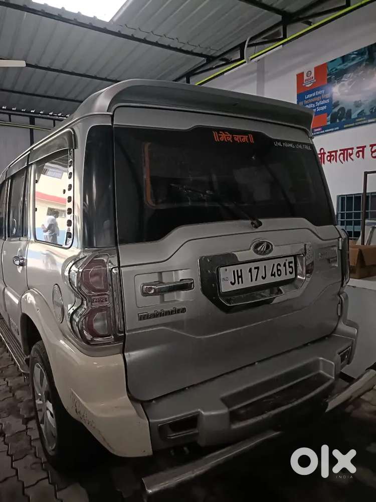 Mahindra Scorpio S6 Plus 2017