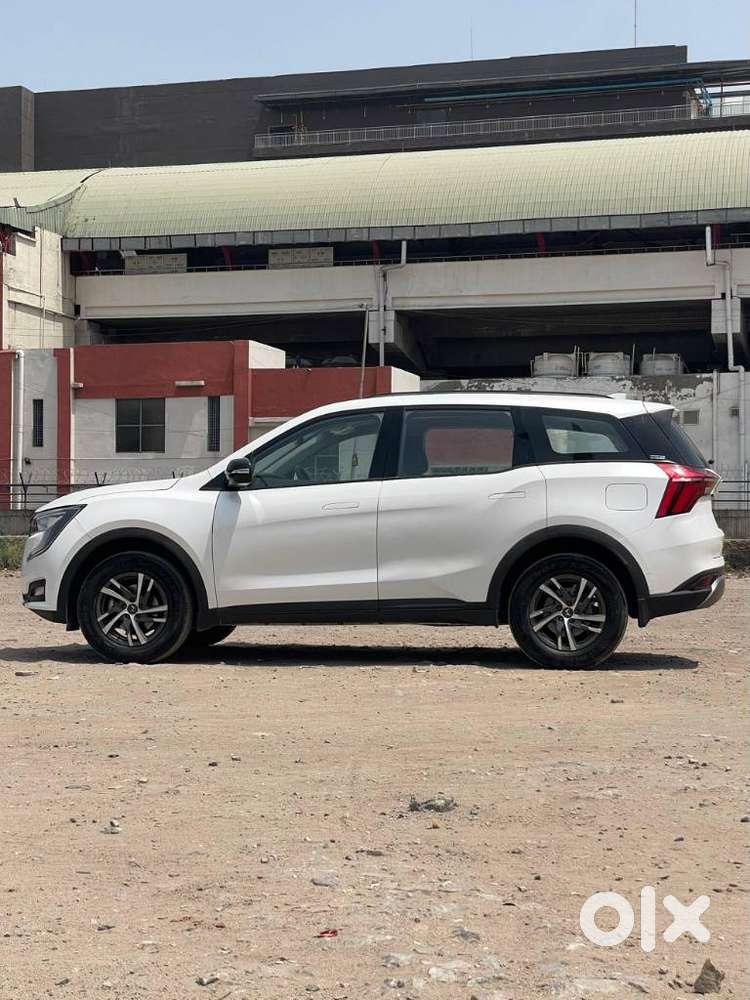 Mahindra Xuv700 2.0 Ax 5 Petrol Mt 7 Str, 2023, Petrol
