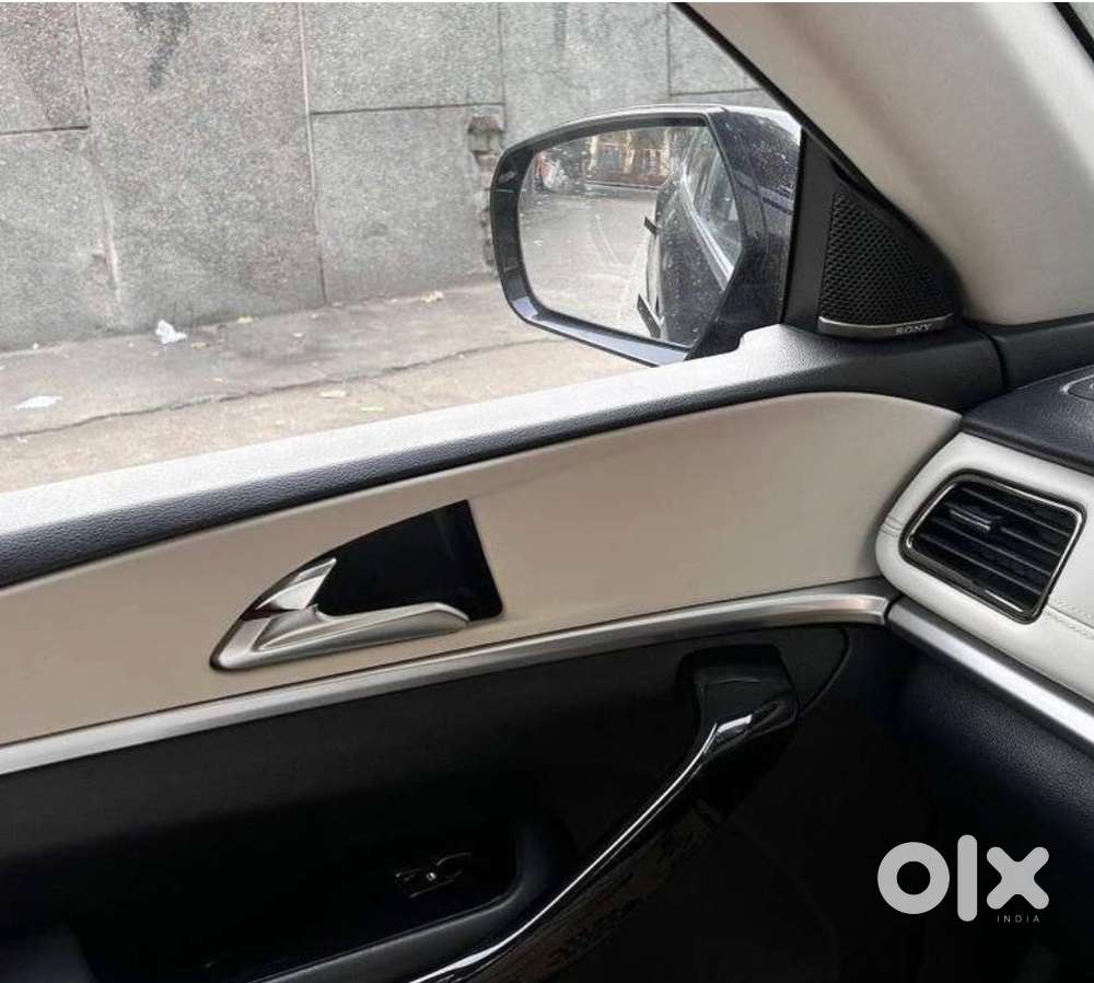 Mahindra Xuv700 2023 Diesel 44000 Km Driven With Fancy No : 1111