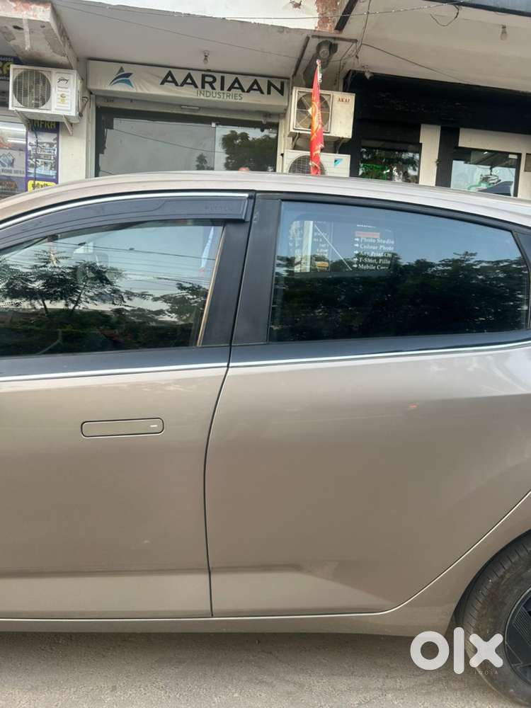 Tata Altroz Petrol 2026