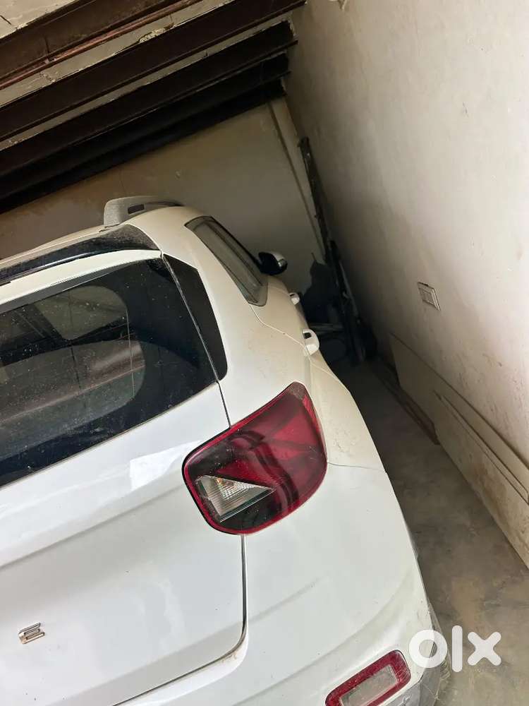 Hyundai Venue 2022 Petrol 33000 Km Driven