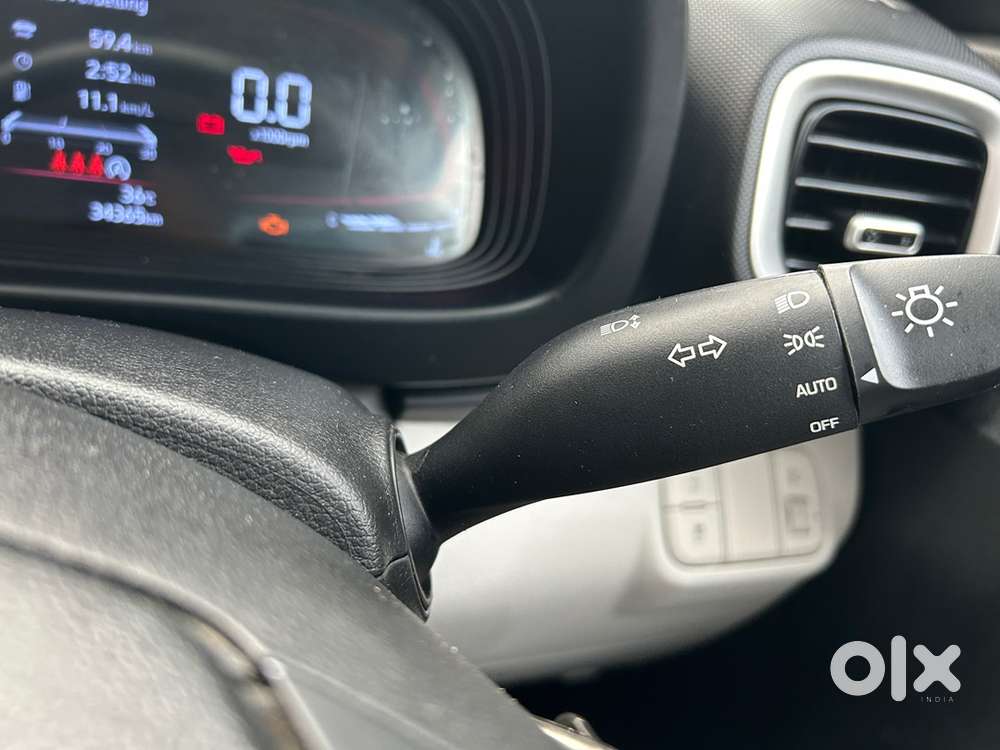 Hyundai Venue Petrol 2025