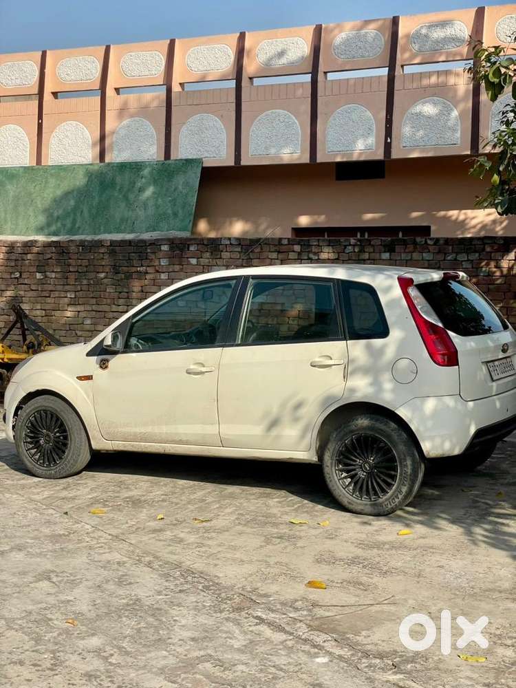2031 Tak Passing Ford Figo