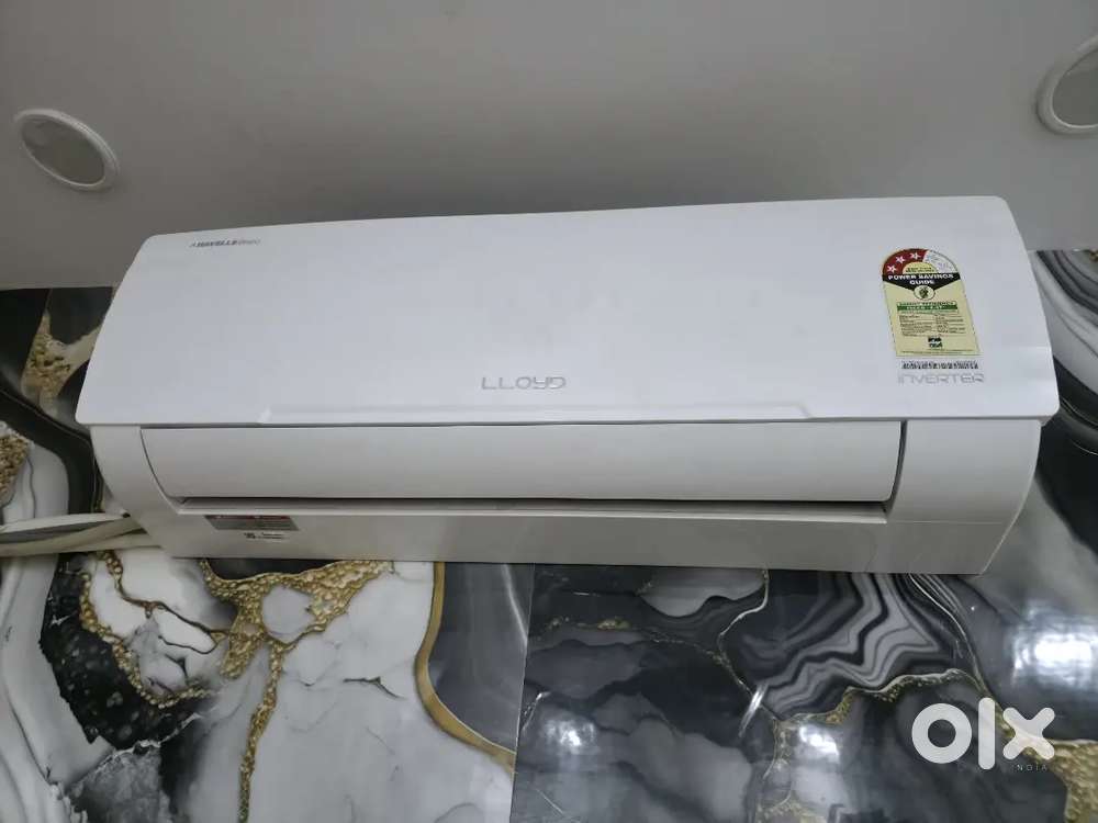6 months old in perfect condition llyod 2026 model AC