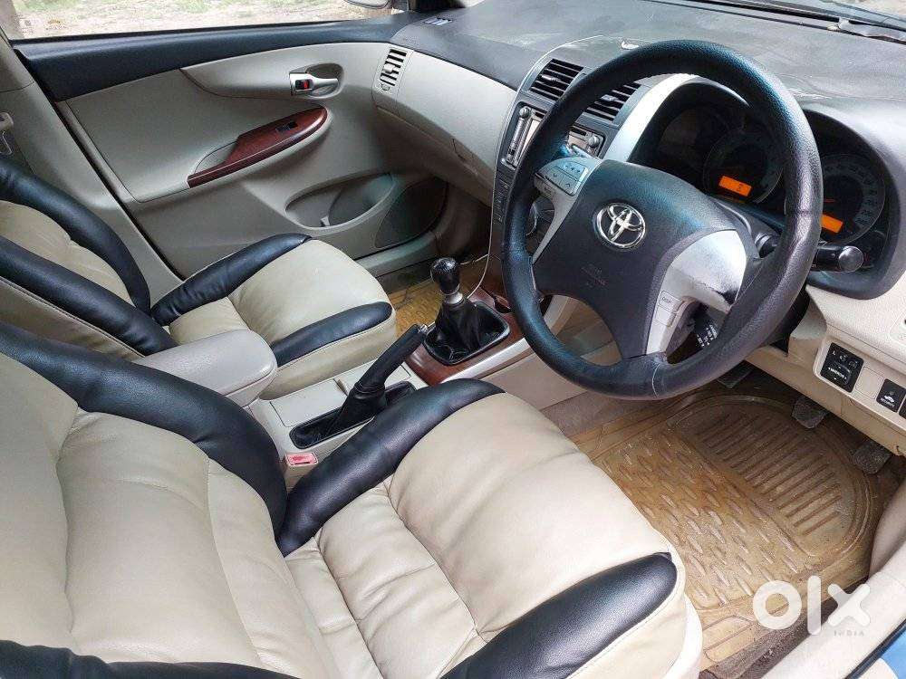 Toyota Corolla Altis Facelift, 2011, Petrol