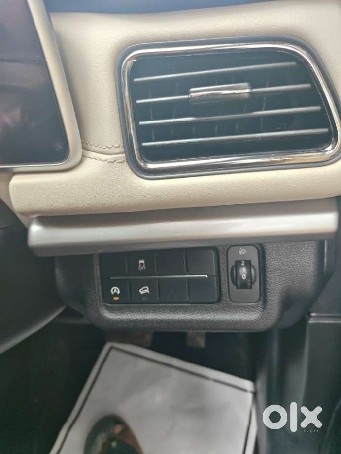 Mahindra Xuv700 2.0 Ax 7 Petrol At Str, 2024, Petrol