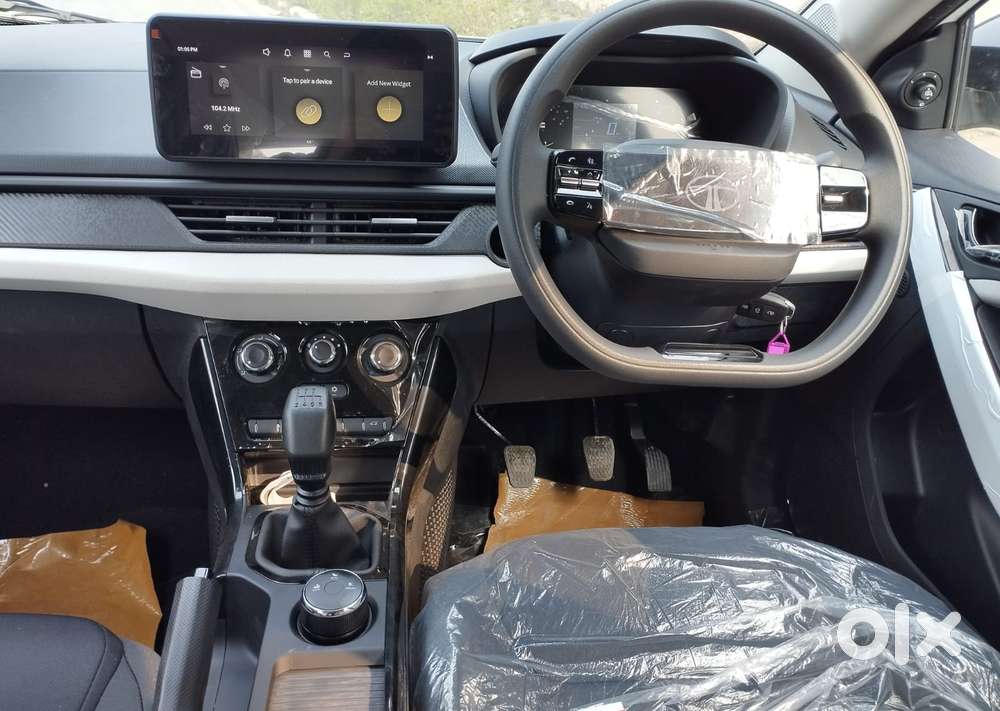 Tata Nexon Pure (s) 1.2 Petrol 6amt, 2025, Petrol