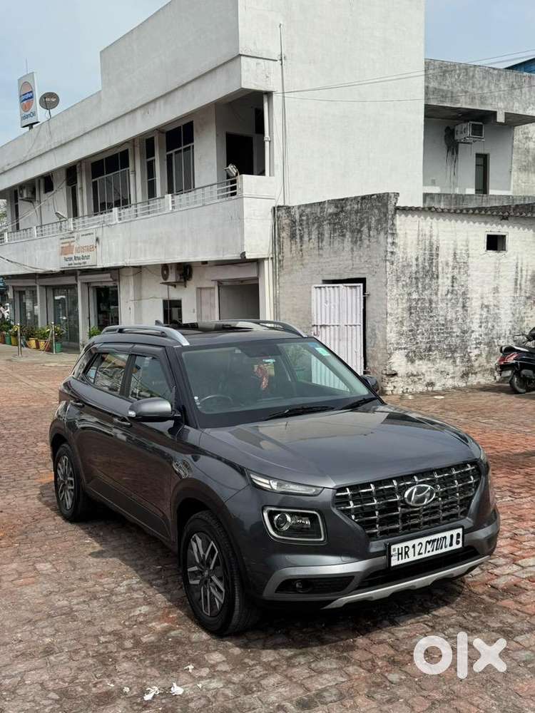 Hyundai Venue 2022 Diesel Well Maintained
