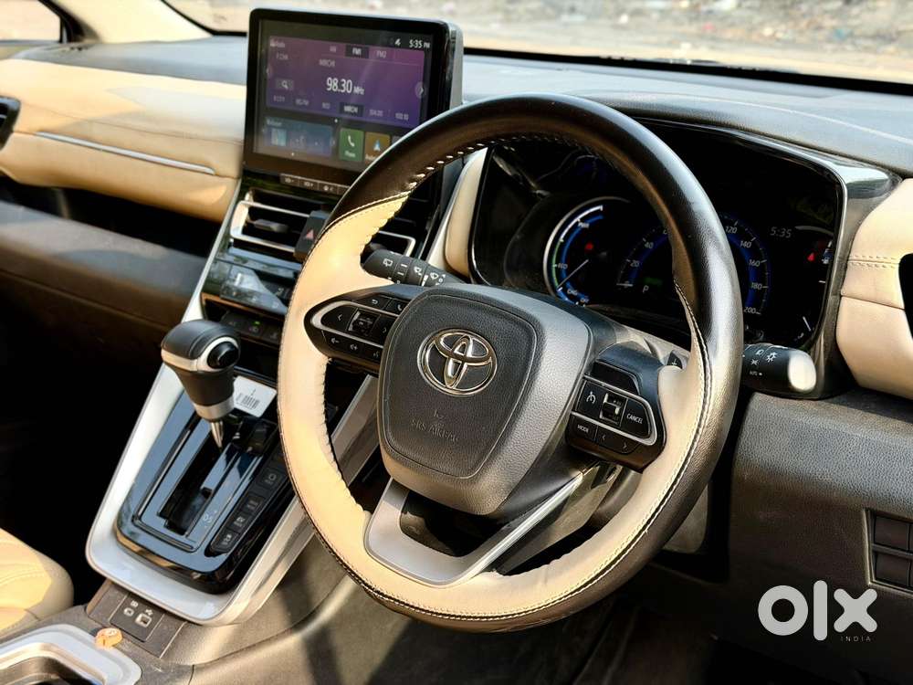 Toyota Innova Hycross 2.0 Vx (o) Hybrid 7 Str, 2025, Petrol