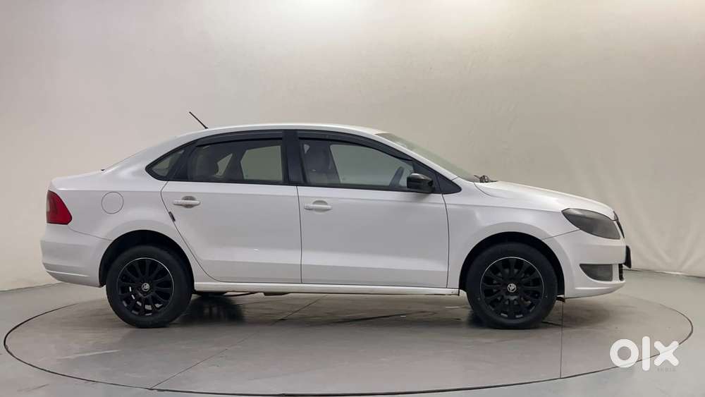 Skoda Rapid [ ] 1.5 Style Plus Tdi At, 2016, Diesel