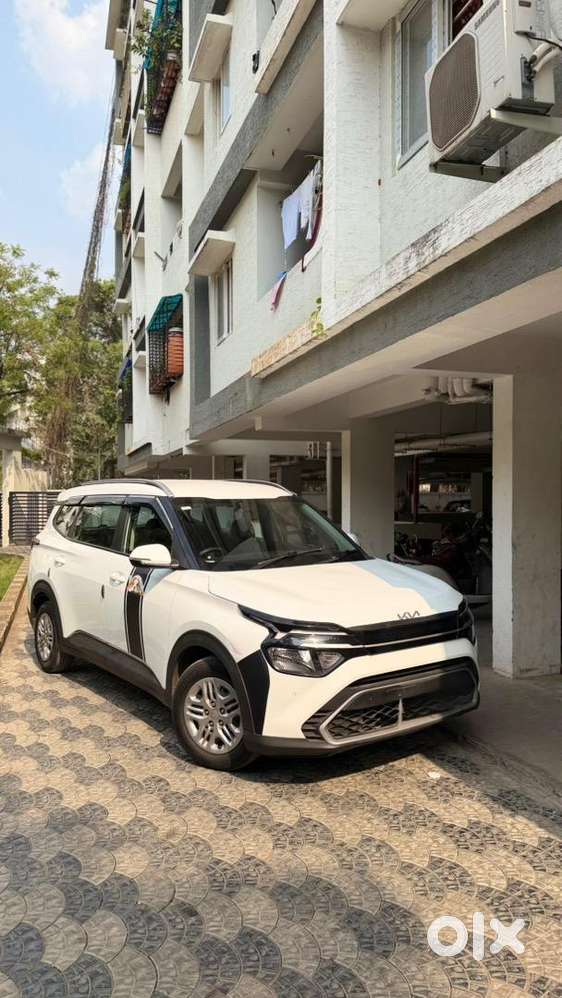 Kia Carens 2023 Petrol Well Maintained