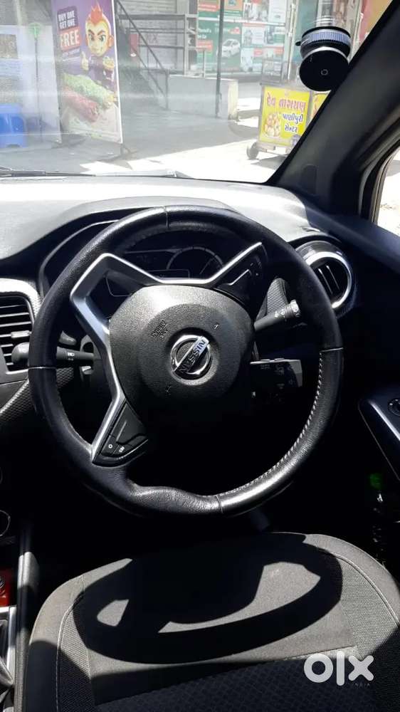 Nissankicks Xv Premium Cvt Petrol White Top Model  Well Maintained
