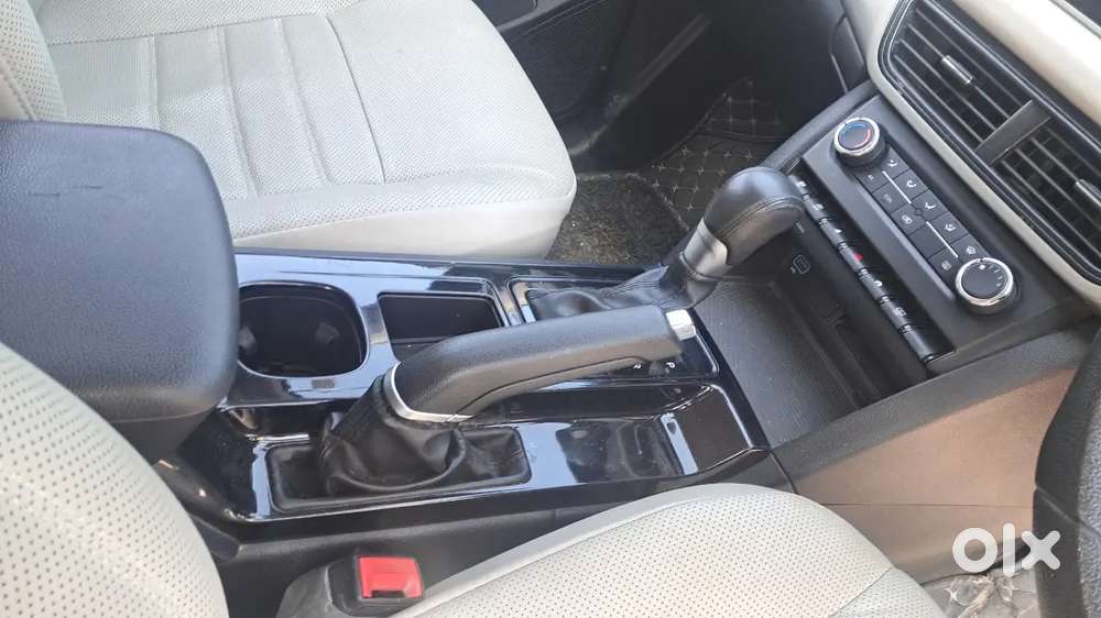 Mahindra Xuv700 2.2 Ax3 Diesel Automatic 5seater