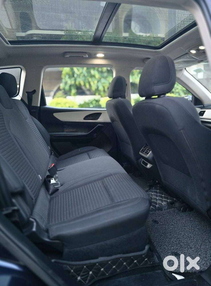 Mahindra Xuv700 2.2 Ax 5 Diesel At Str, 2022, Diesel