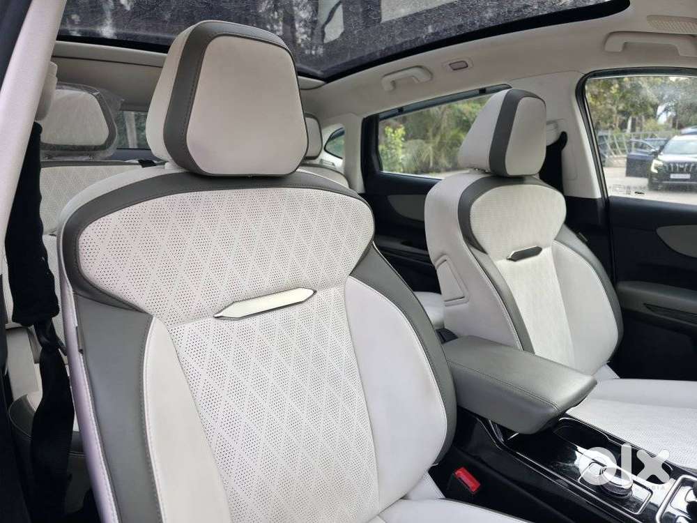 Mahindra Xev 9e Pack Three (top Model), 2025, Electric