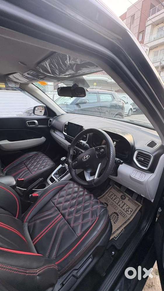 Hyundai Venue 2025 Diesel 8000 Km Driven