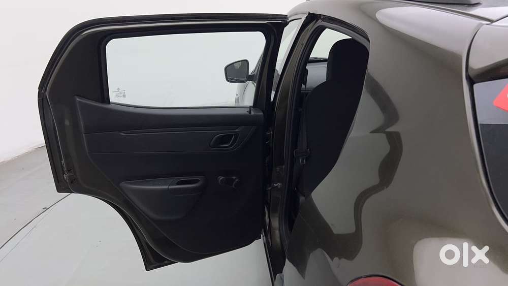 Renault Kwid 2019-ongoing 1.0 Rxt Amt (o), 2017, Petrol