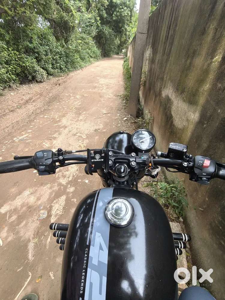 Jawa 42 2022 in mint condition less driven