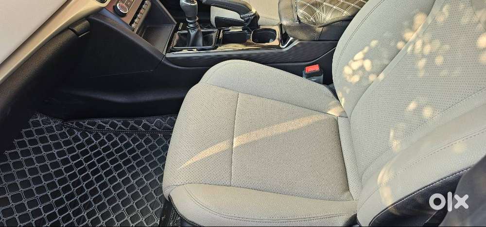 Mahindra Xuv 700 2.0 L Turbo Petrol Mx  5 Seater  Variant For Sale