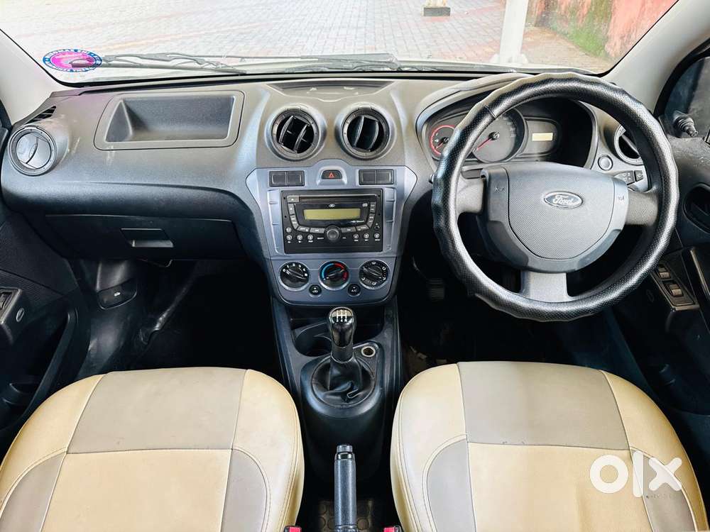 Ford Figo Petrol Titanium, 2013, Petrol