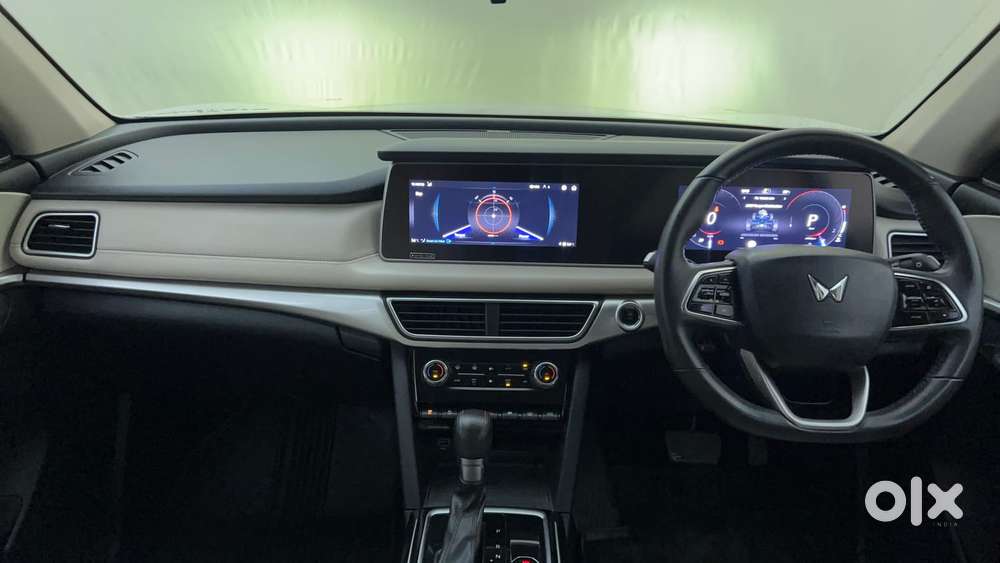 Mahindra Xuv700 2.2 Ax 7 Diesel At Luxury Pack Str Awd, 2022, Diesel