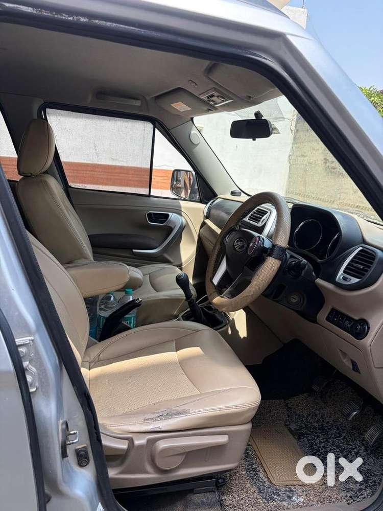 Mahindra Tuv 300