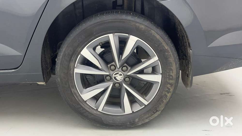 Skoda Slavia Style 1.0l Tsi Mt, 2023, Petrol