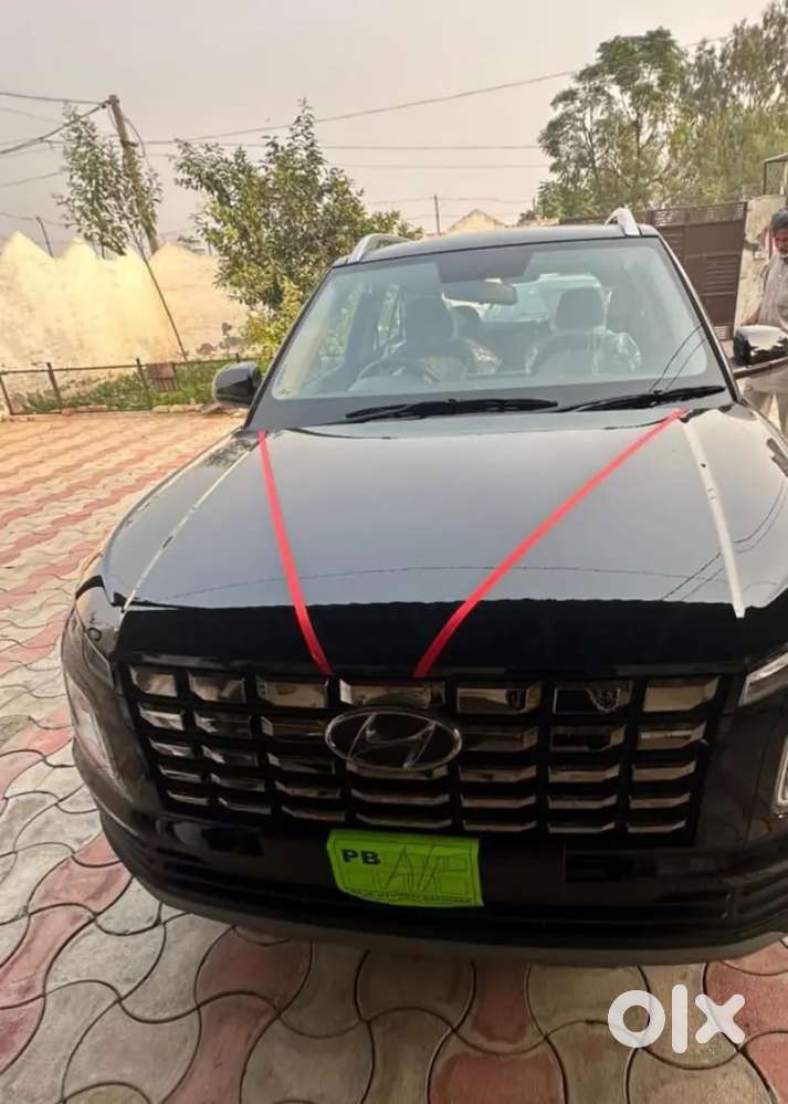 Hyundai Venue 2025 Petrol 200 Km Driven