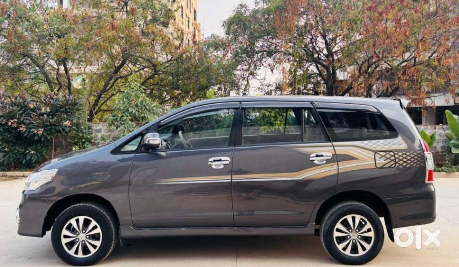 Toyota Innova 2.5 Vx 8 Seater Bs Iv, 2015, Diesel