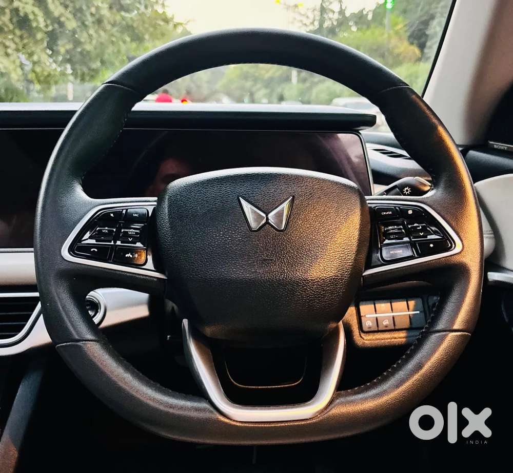Mahindra Xuv700 Ax7 Luxury Pack Awd, 2022, Petrol