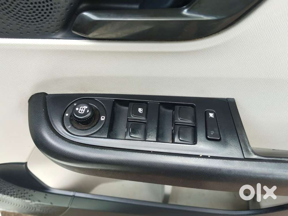 Tata Altroz 1.2 Xm Plus, 2023, Petrol