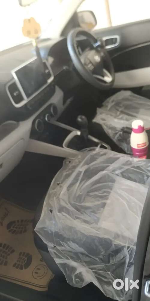 Hyundai Venue 2023 Petrol 11000 Km Driven