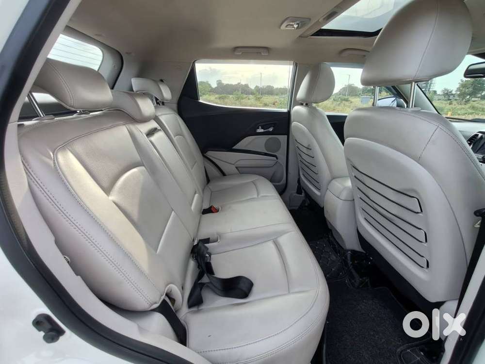 Mahindra Xuv300 W8 (o) 1.5 Diesel Amt, 2021, Diesel