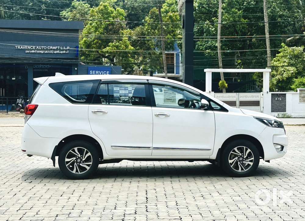 Toyota Innova Crysta 2.4 G Plus Mt 7 Str, 2025, Diesel