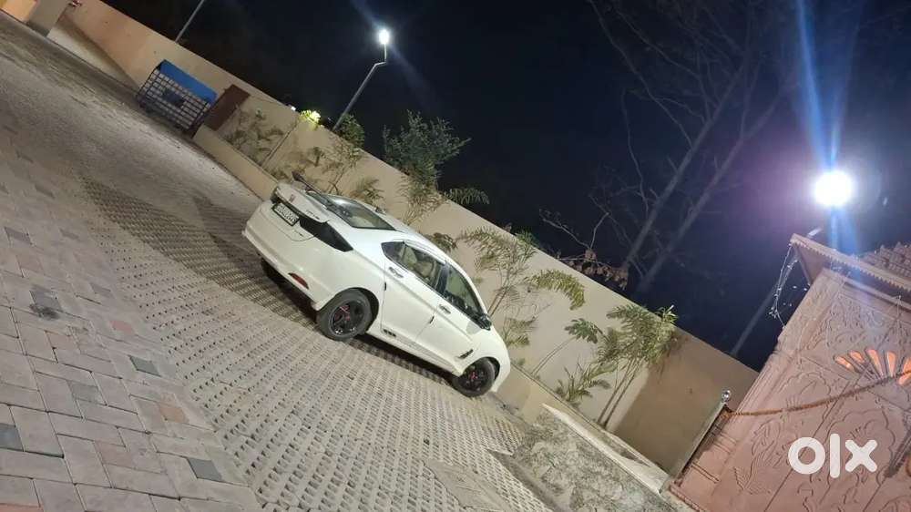 Honda City 2016 Model Full New Condition Sunroof Car