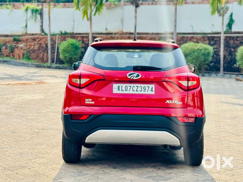 Mahindra Xuv300 1.2 W8 (o) Amt Petrol, 2022, Petrol