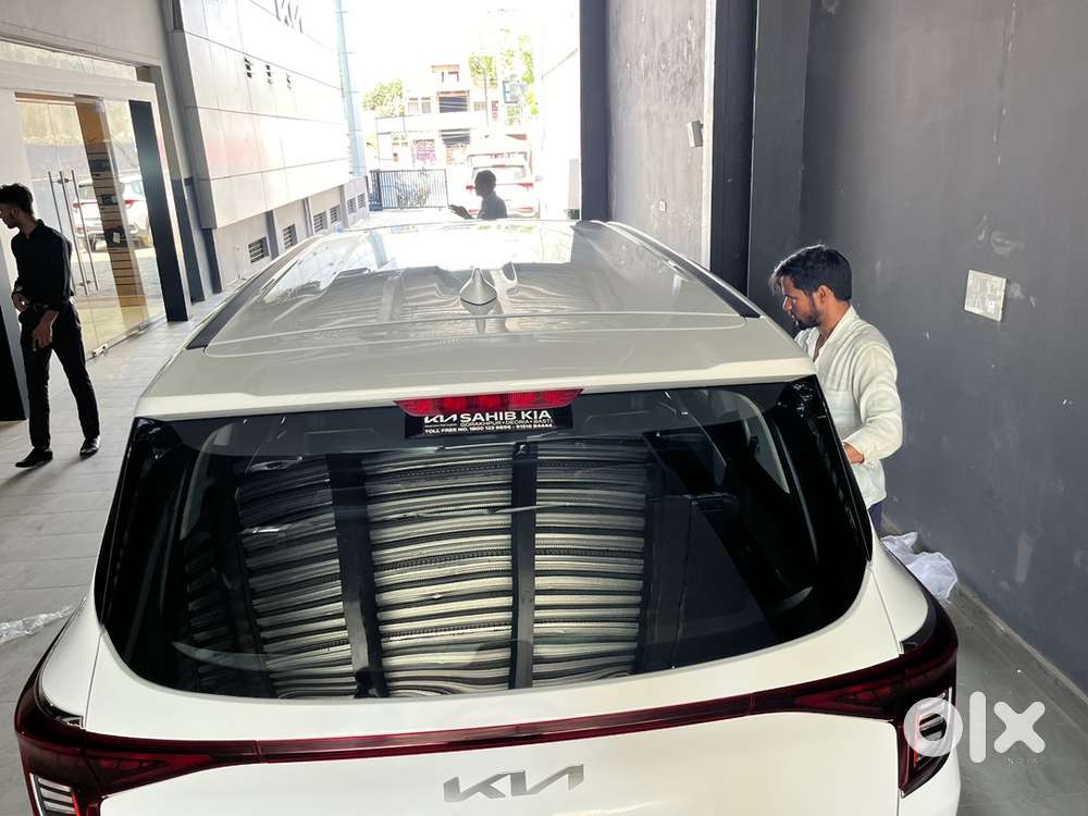 Kia Carens 2025 Petrol Well Maintained