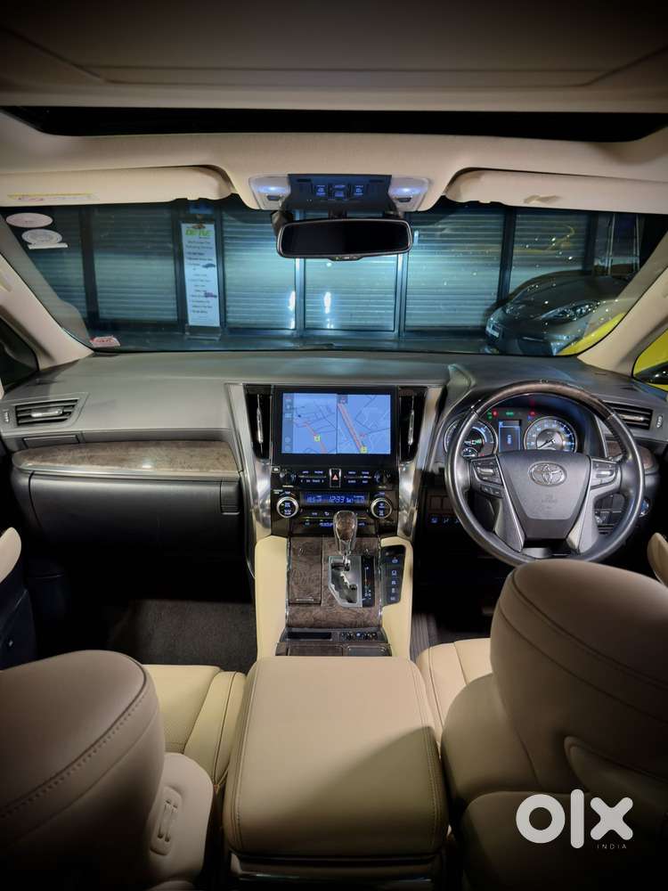 Toyota Vellfire Vip – Executive Lounge, 2023, Petrol