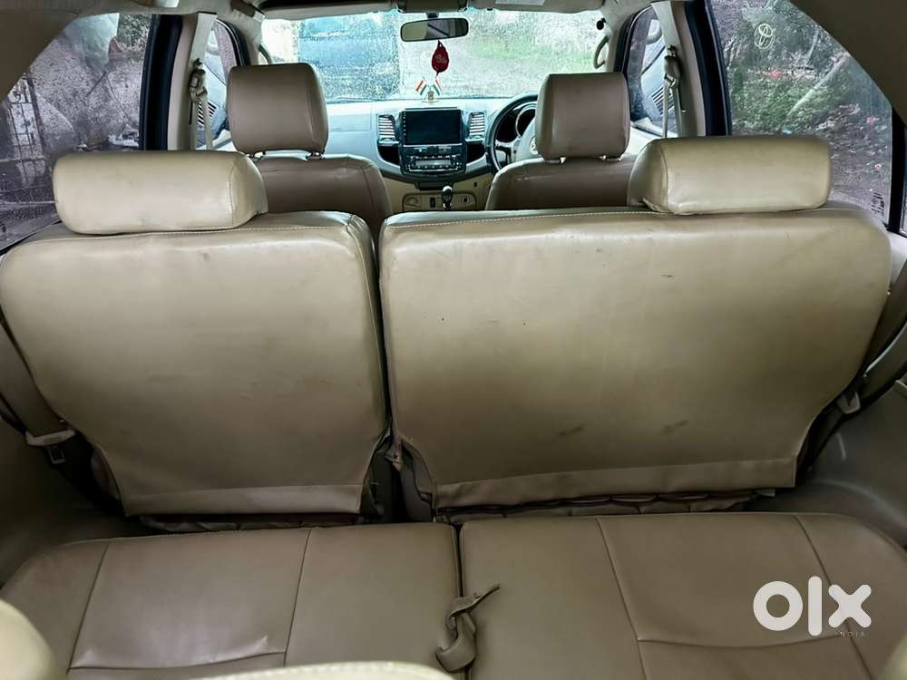 Black Toyota Fortuner 4x4