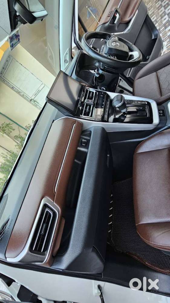 Toyota Innova Hycross 2.0 Zx (o) Hybrid 7 Str, 2025, Petrol