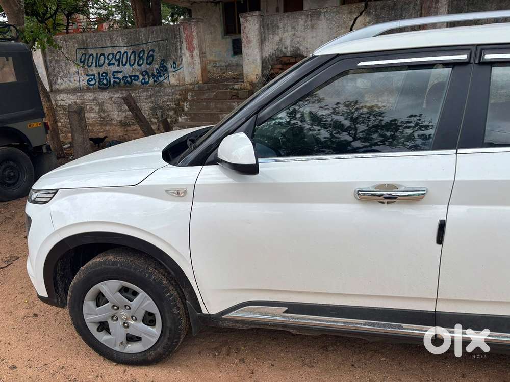 Hyundai Venue Petrol Manual 2022 Year