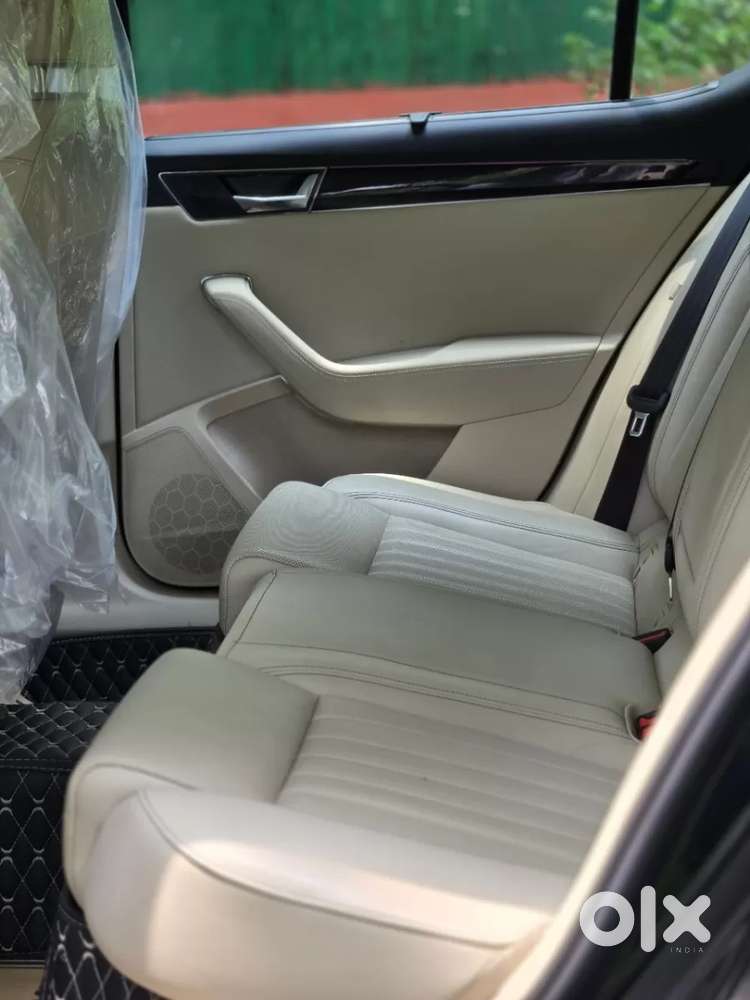 Skoda Superb 2.0 L&k Tsi At, 2023, Petrol