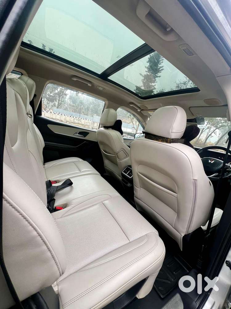 Mahindra Xuv700 2.0 Ax 7 Petrol At Luxury Pack Str, 2022, Petrol