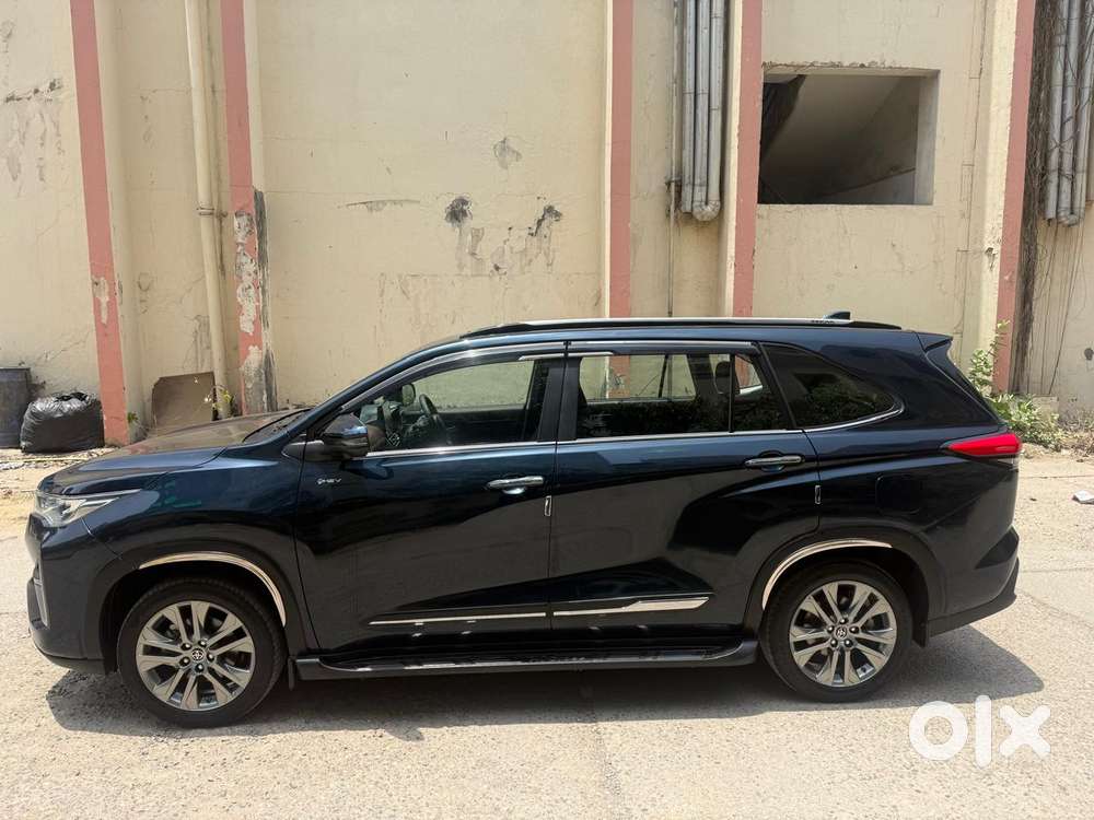 Toyota Innova Hycross 2.0 Zx (o) Hybrid 7 Str, 2025, Petrol