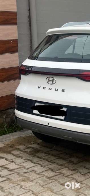 Hyundai Venue 2023 Petrol Well Maintained