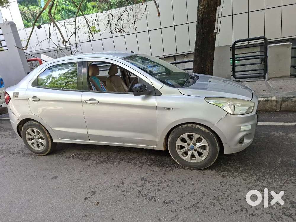 Ford Aspire Titatinium Blu 2016