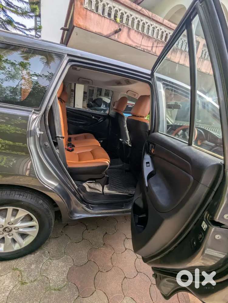 Toyota Innova Crysta G 8 Diesel 2016