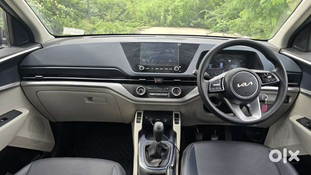 Kia Carens G 1.5 6mt Premium (o) 7-seater, 2024, Petrol